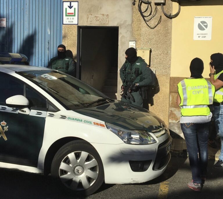 Jané indigna a la Guardia Civil al cuestionar su control sobre armas y explosivos