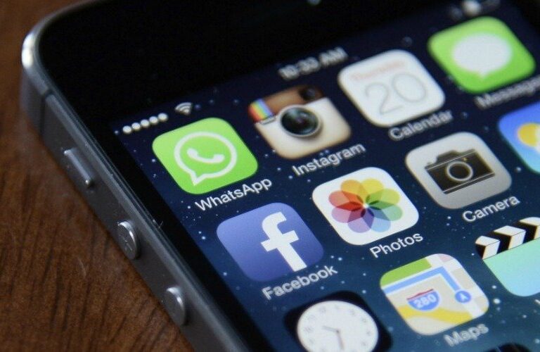 Facebook cede ante las presiones de Bruselas y dejará de compartir datos con Whatsapp