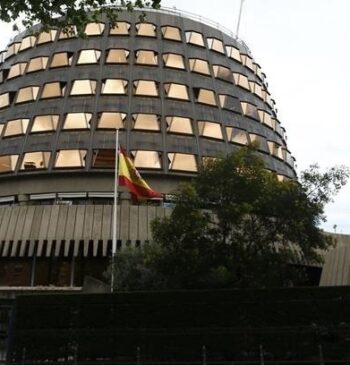 El TC avala la preferencia del catalán en comercios, cine y medios [...]