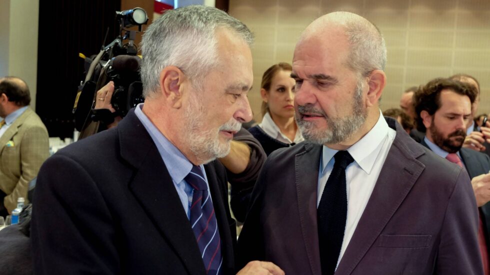 José Antonio Griñán y Manuel Chaves, ex presidentes de la Junta de Andalucía y procesados en la pieza política del 'caso ERE'.