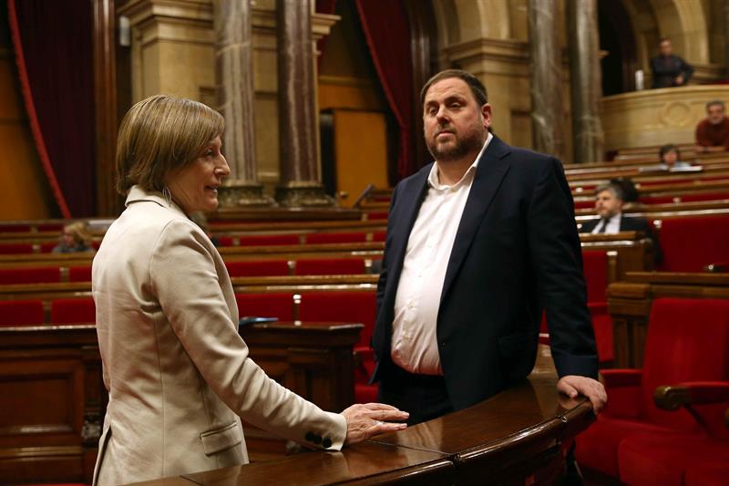 La presidenta del Parlament, Carme Forcadell, junto a Oriol Junqueras.