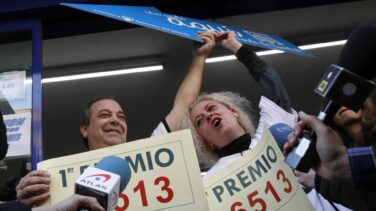 La lotería alegra la Navidad política: al PSOE le toca el Gordo y al PCE el segundo premio