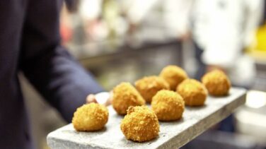 Se dispara la demanda a domicilio de croquetas, tortilla de patata y bocata de calamares