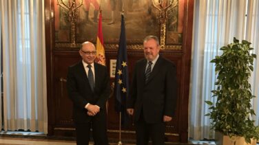 Montoro rebaja 323 millones la cuota en concepto de 'Cupo' a Euskadi