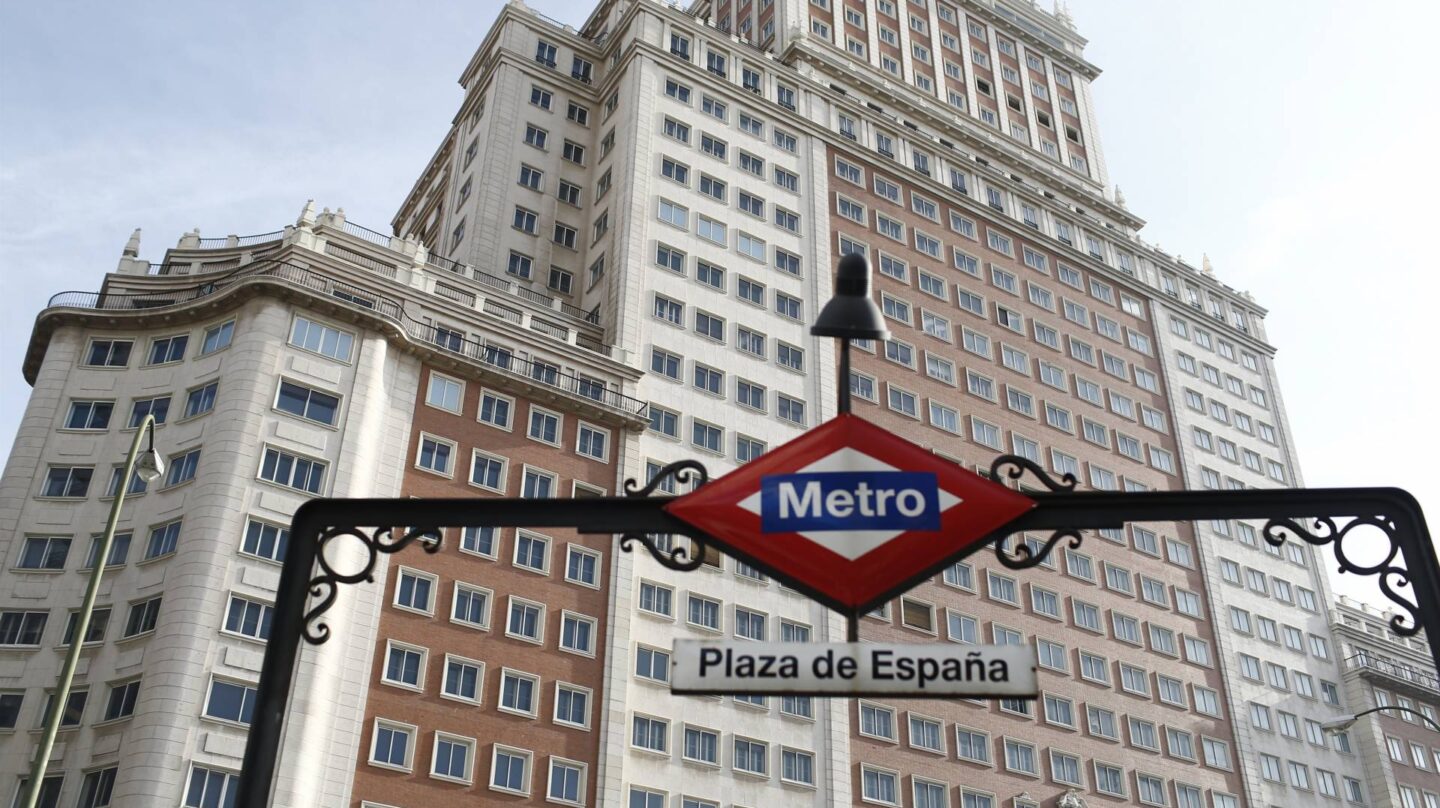 Метро плаза. Плаза Эспанья. Metro Plaza. Riu Madrid. Метро Плаза Украина.