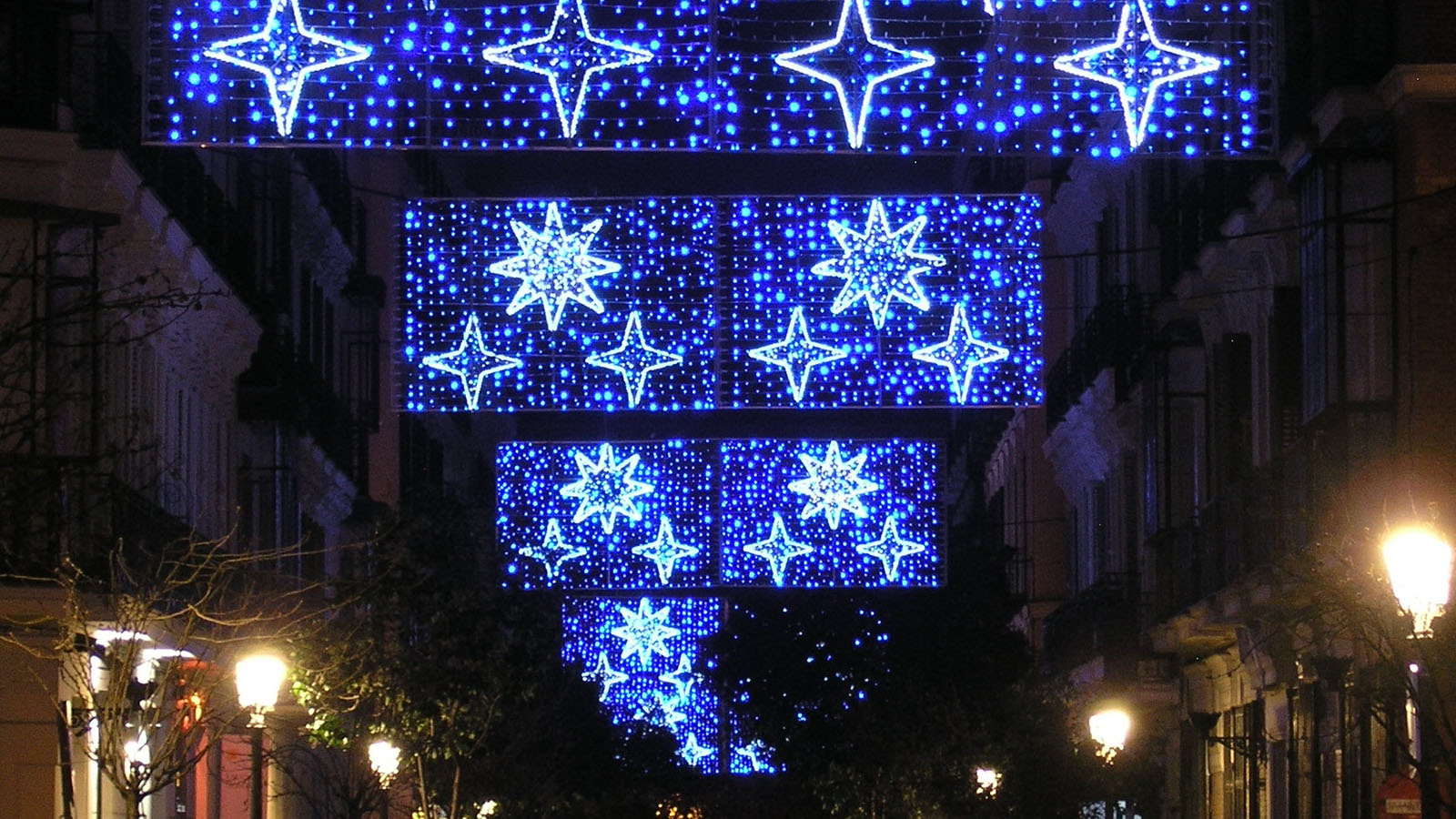 Luces de Navidad en el Barrio de las Letras de Madrid