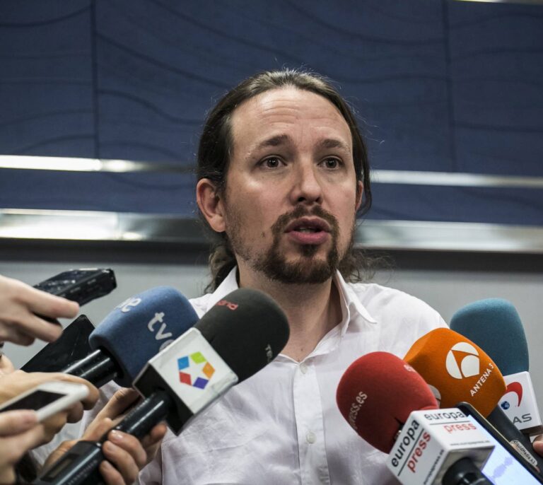 Iglesias se distancia del plan de Puigdemont: "No es un referéndum aceptable"