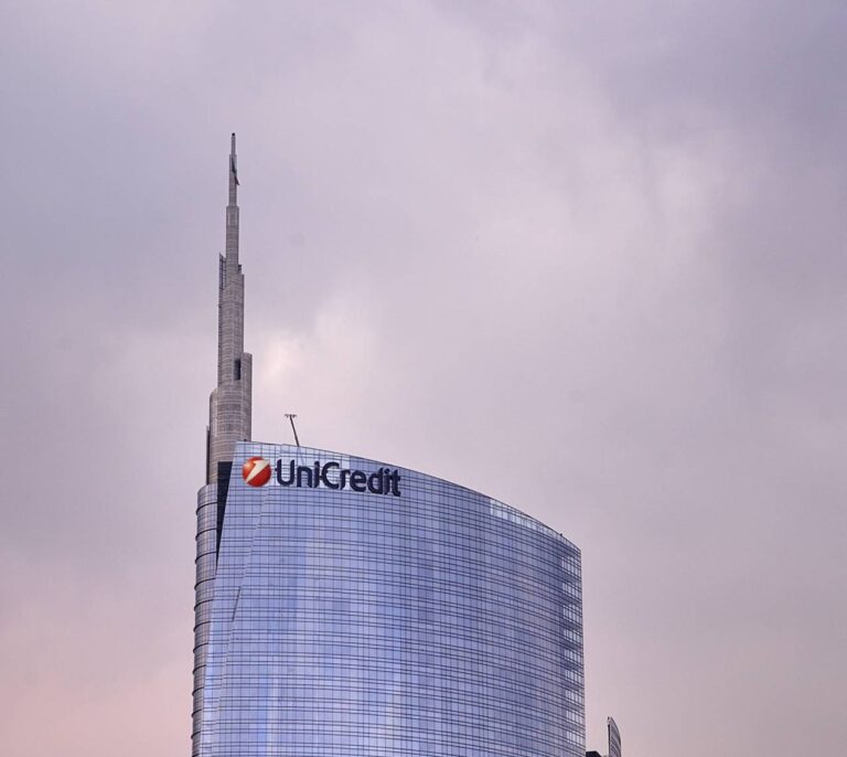 La incertidumbre vuelve a golpear a Italia mientras UniCredit retrocede un 6%