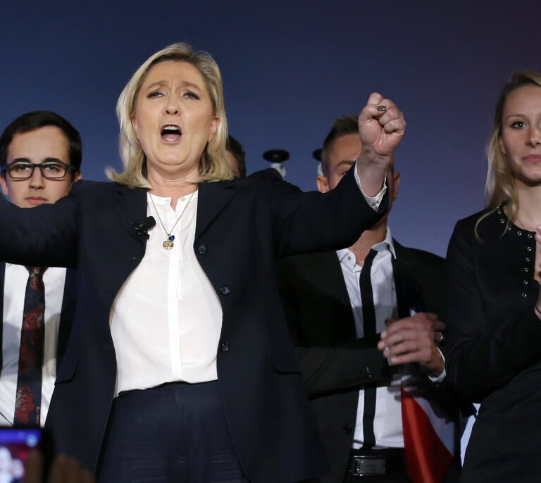 El auge de Le Pen en los sondeos dispara la prima de riesgo francesa a niveles de 2012