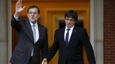 Rajoy no desmiente su reunión secreta con Puigdemont en Moncloa