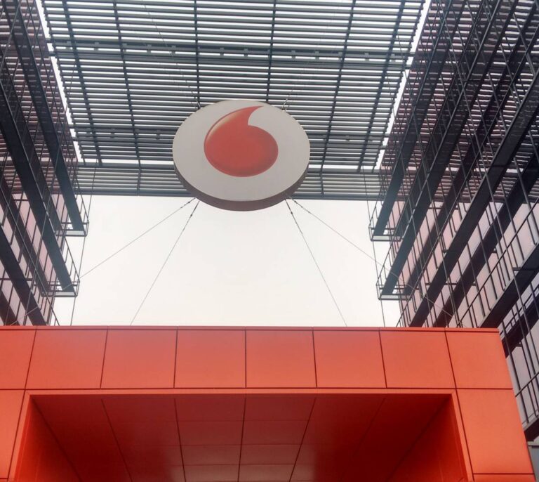 Vodafone se adelanta a Telefónica en la batalla por las nuevas tarifas ‘low cost’