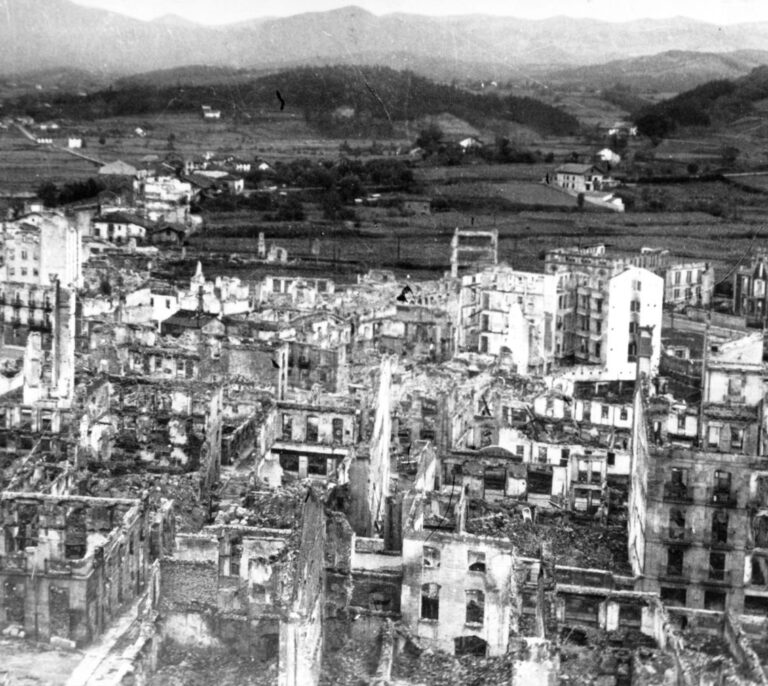 El Gobierno evita el 'desagravio' y aprueba una declaración de condena del bombardeo de Gernika