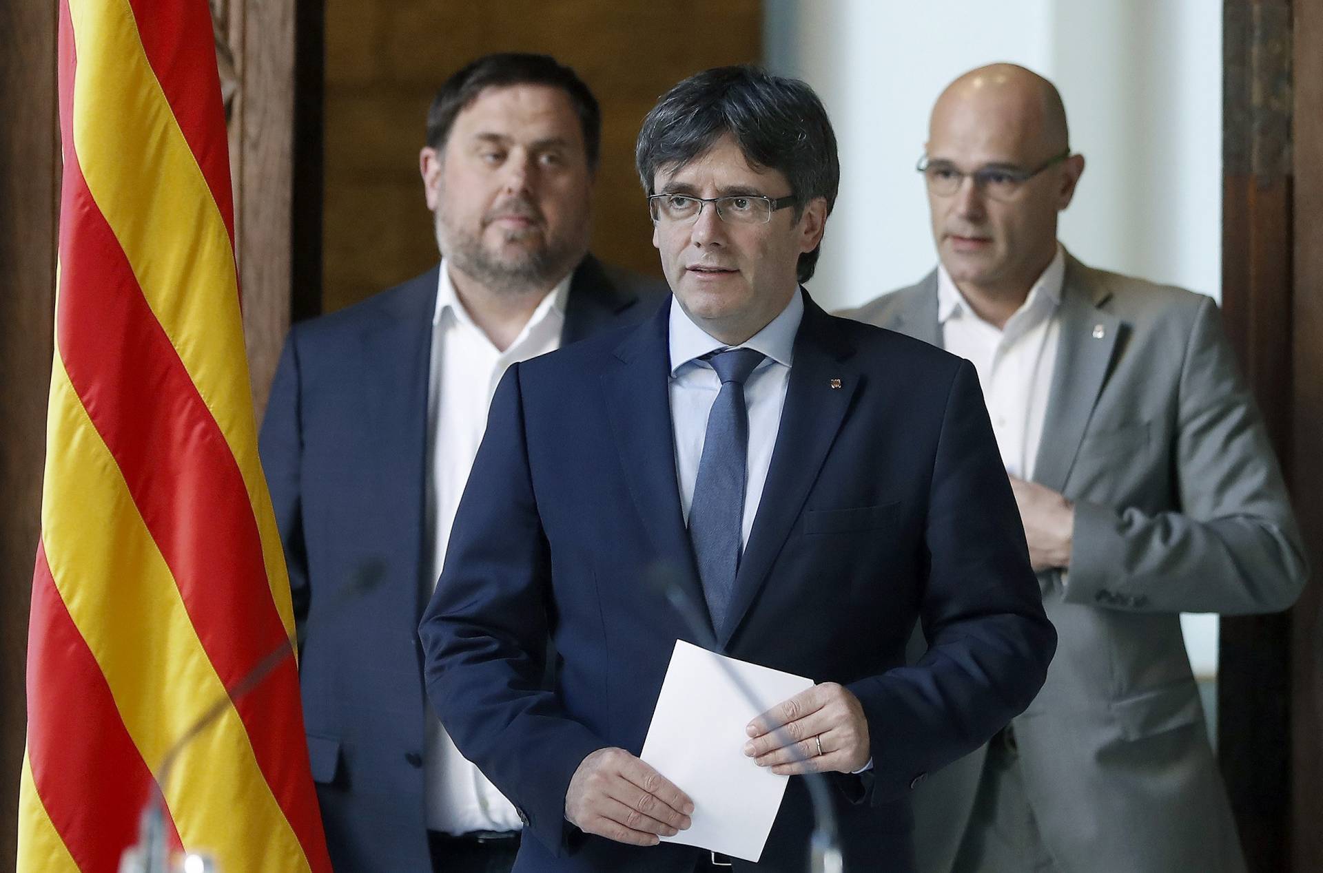 Puigdemont, con Junqueras y Romeva.