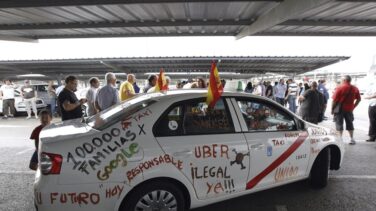 Carmena pide investigar si es ilegal que Uber y Cabify regalen hoy sus viajes a los clientes