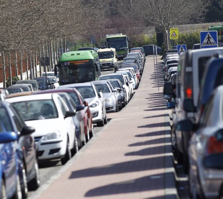 Los coches "sin dispositivo ambiental" no podrán aparcar en 2020 en el centro de Madrid