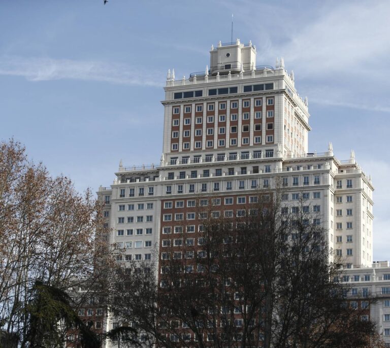 Un juez paraliza las obras del Edificio España el día del estreno de la nueva Gran Vía