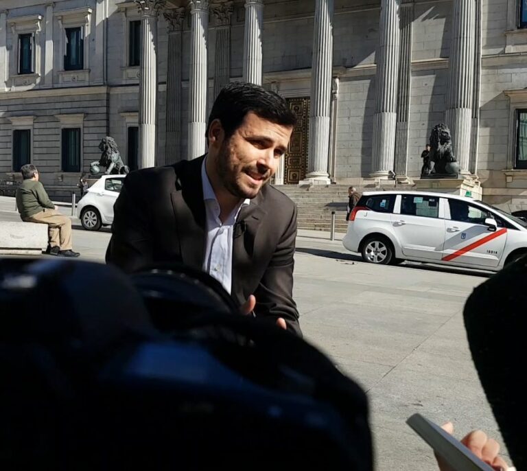 Alberto Garzón: "No estamos aquí para poner todo el rato nuestra bandera"