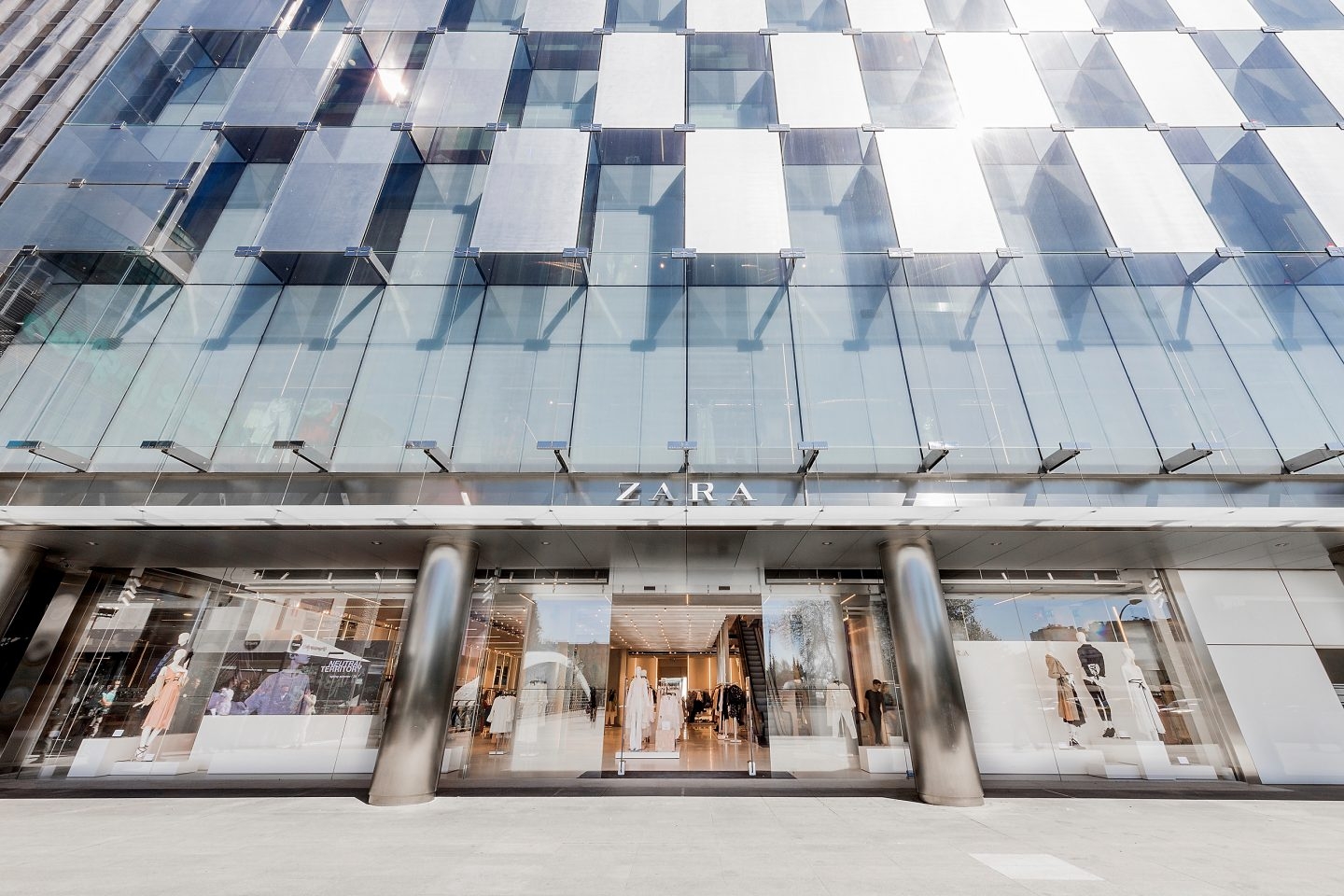 Inditex estrena el Zara más grande del mundo al lado del mayor El Corte  Inglés