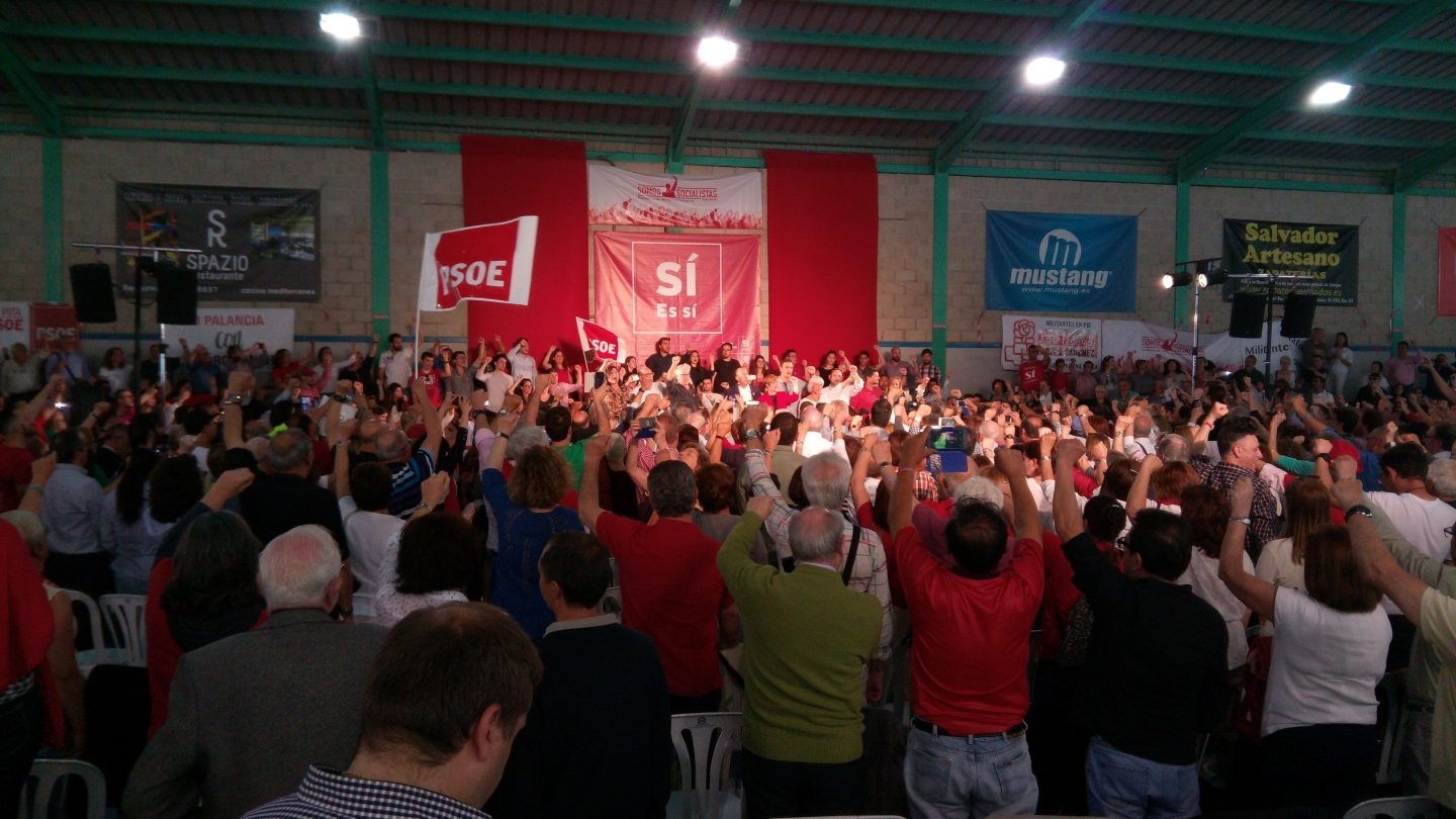Sánchez gana la mano a Díaz y reunirá en un acto de campaña a 700 sindicalistas