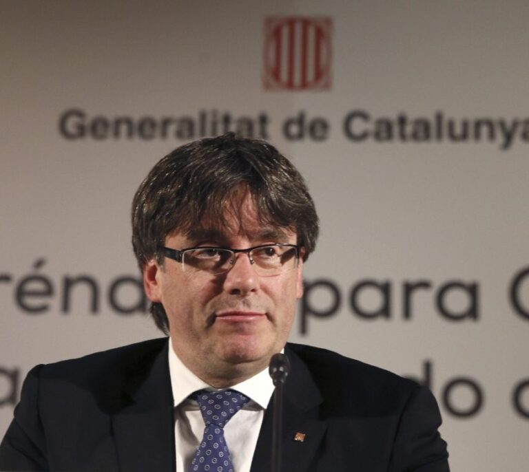 Puigdemont cita hoy a los partidos favorables al referéndum para fijar fecha y pregunta