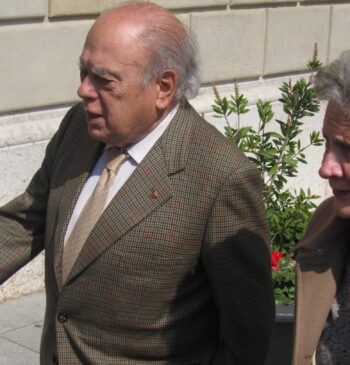 Los Pujol contraatacan: piden que Hacienda certifique si tienen fondos en algún [...]