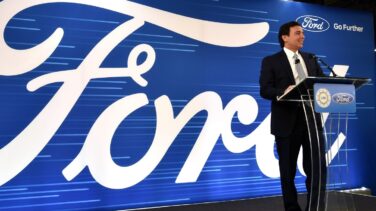 Ford releva a su consejero delegado tras un año con sus acciones en mínimos en bolsa