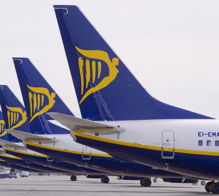 Ryanair pide en vídeo a sus tripulantes que presionen a los sindicatos para acabar con la huelga