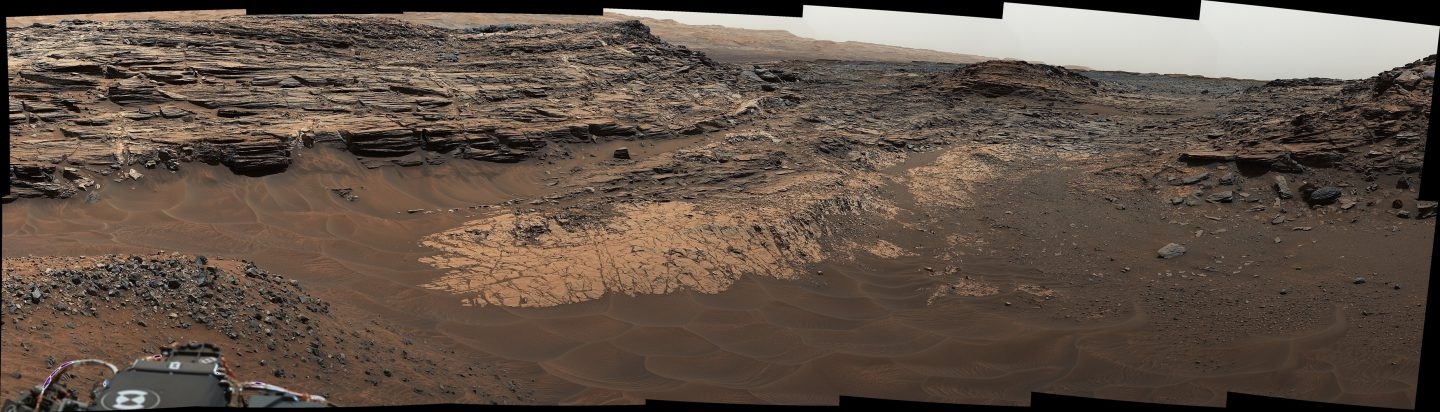 Superficie marciana captada por el rover Curiosity.