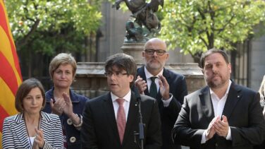 El Gobierno espera para actuar que Puigdemont pase de los anuncios a los hechos