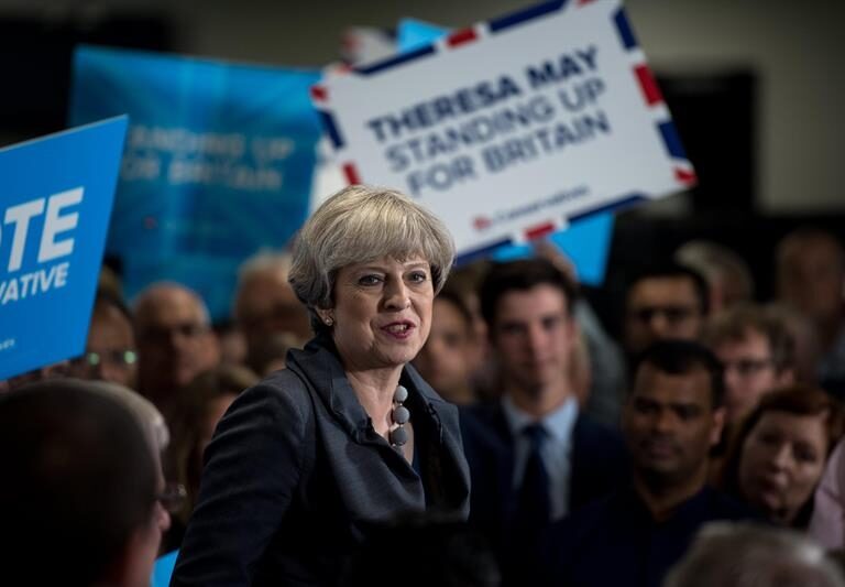 Theresa May 'resucita' a Jeremy Corbyn en la batalla por el 10 de Downing Street
