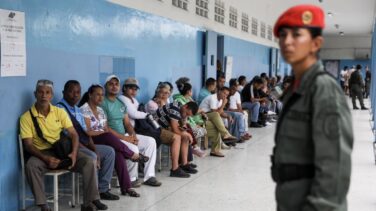 La empresa que supervisó el referéndum de Venezuela asegura que la participación fue "manipulada"