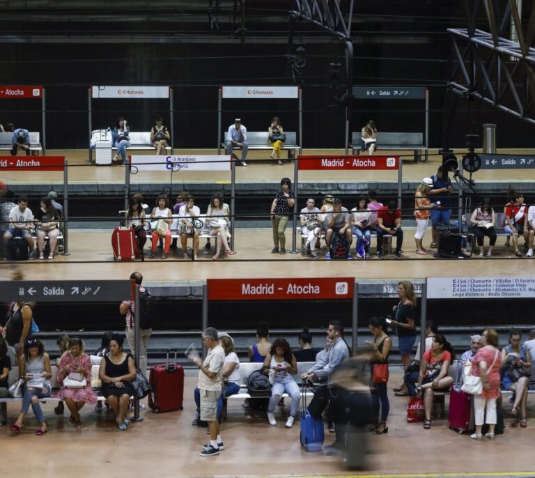 Renfe anula 320 trenes por la huelga de 23 horas del lunes