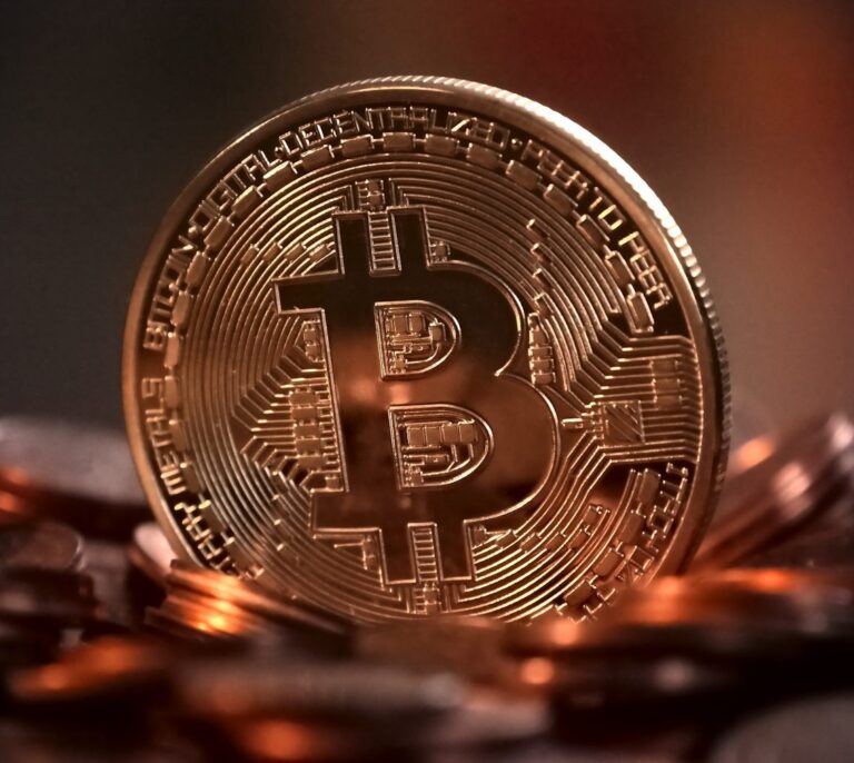 El bitcoin recupera un 35% en cuatro días al diluirse el riesgo de "guerra civil"