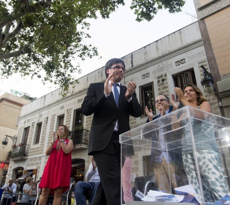 Los catalanes en el extranjero emiten ya su voto para el referéndum del 1-O