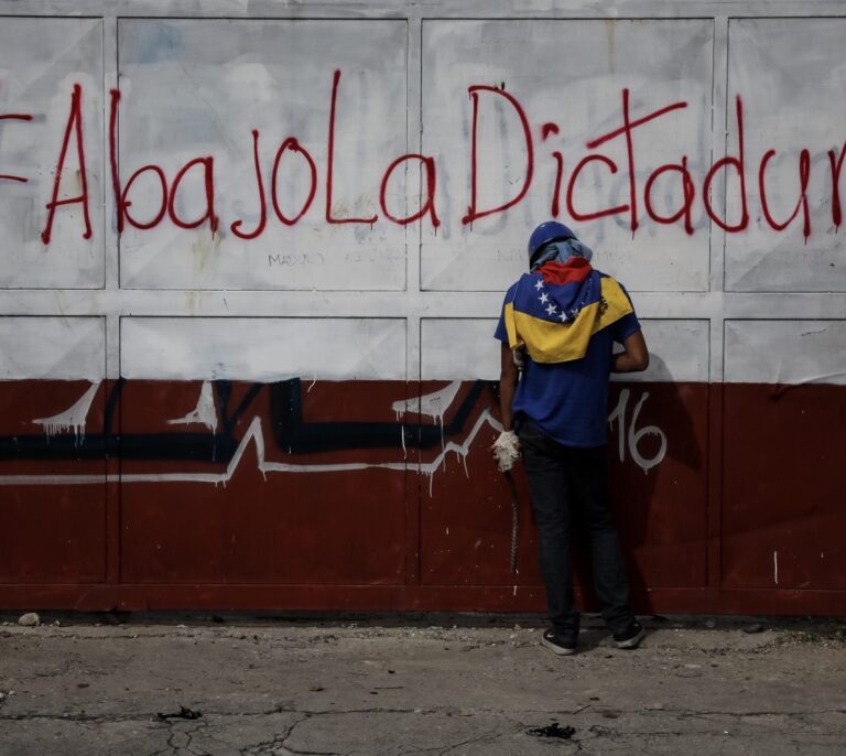 La caída en picado de Venezuela: inflación del 13.864% y descenso del 15% del PIB