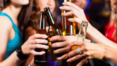 El riesgo de sufrir un cáncer digestivo crece un 21% con dos bebidas con alcohol diarias