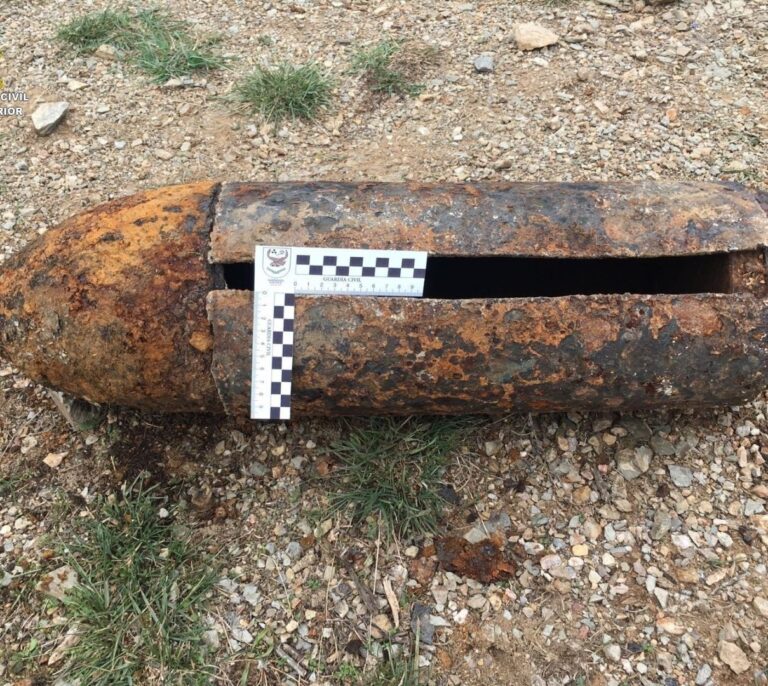 Hallan un arsenal de bombas de la Guerra Civil en un acuífero de Teruel