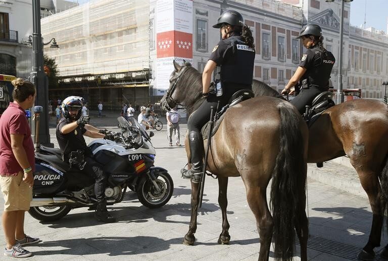 Mandos policiales, partidarios de no elevar el nivel de alerta pese a los atentados en Cataluña