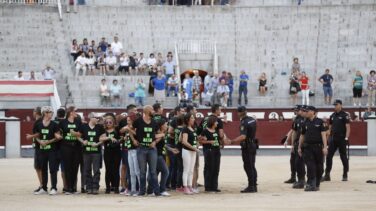 Detenidos 29 antitaurinos que saltaron al ruedo de Las Ventas en una corrida nocturna