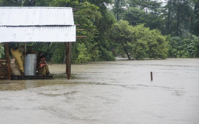 Sesenta y nueve turistas españolas permanecen atrapados por las inundaciones en Nepal.