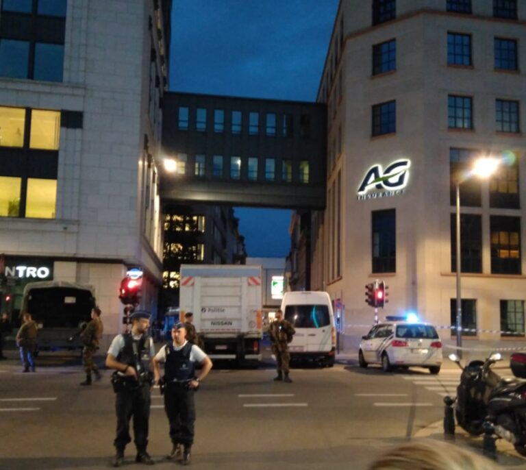 Abatido un hombre tras atacar a dos militares en el centro de Bruselas al grito de “Alá es grande”