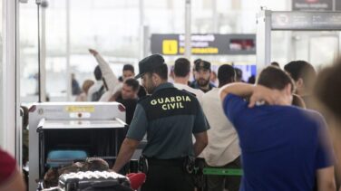 Guardia Civil y Policía Nacional ven "otra traición" en la cesión a la Ertzaintza de la vigilancia de puertos y aeropuertos