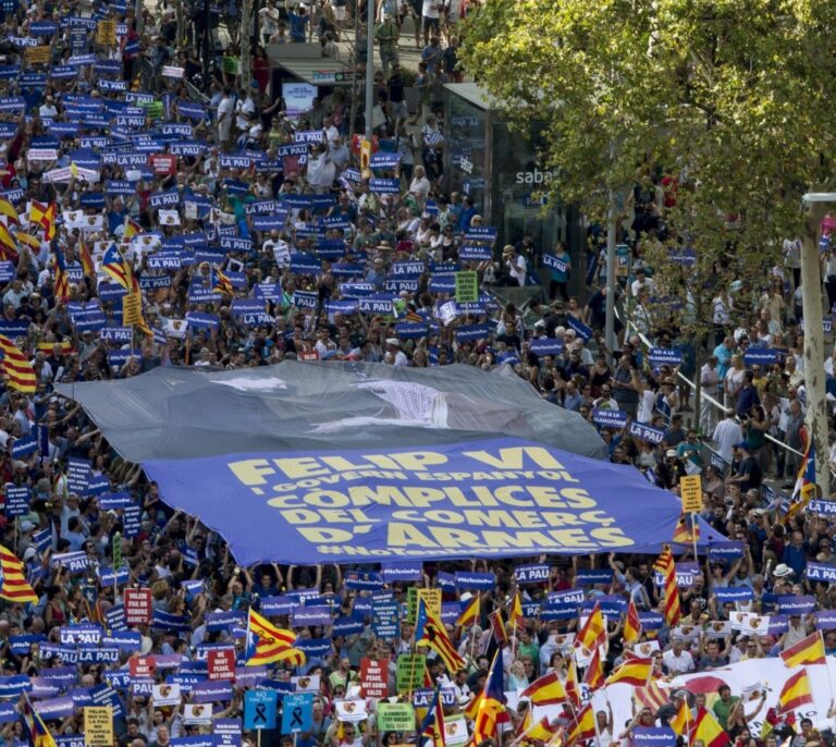 Las discrepancias y la participación deslucen la marcha contra el terrorismo en Barcelona