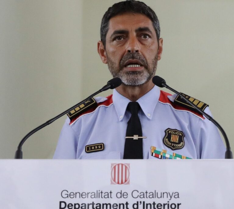 El consejero de Interior catalán dice que se intenta "ensuciar" la imagen de los Mossos