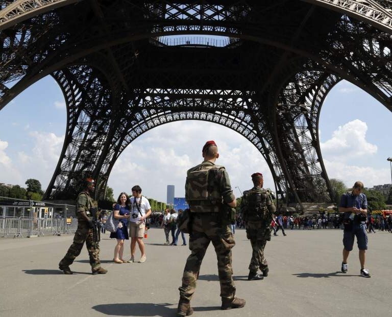 La Policía detiene al autor del ataque a seis soldados franceses en un suburbio de París