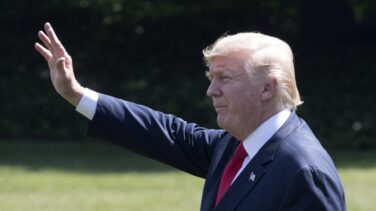 Trump amenaza a Corea del Norte con "fuego" y "furia" si desafía a EEUU