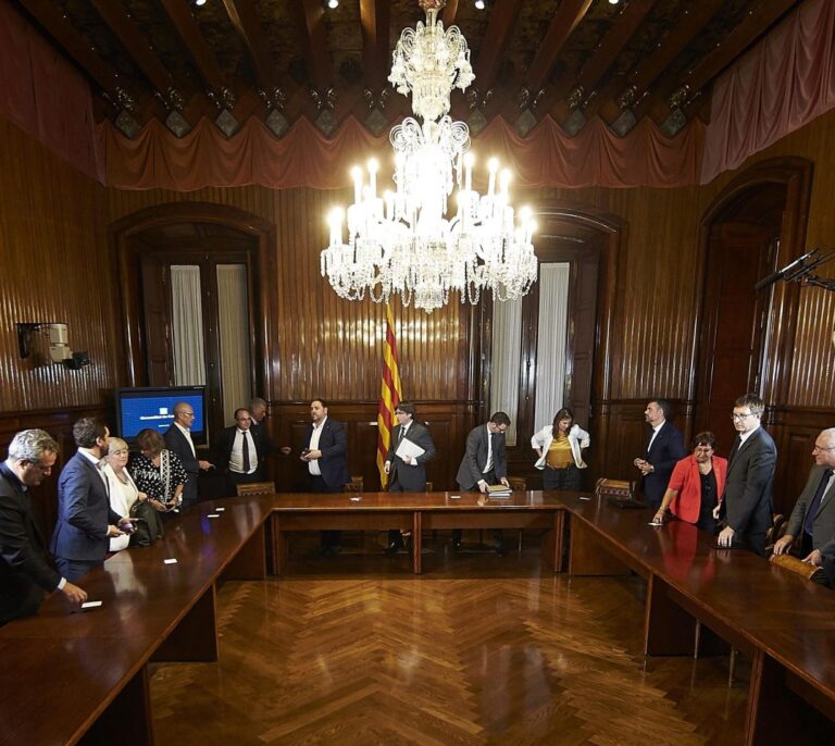El Parlament de Cataluña tramita de madrugada la ley de transitoriedad jurídica