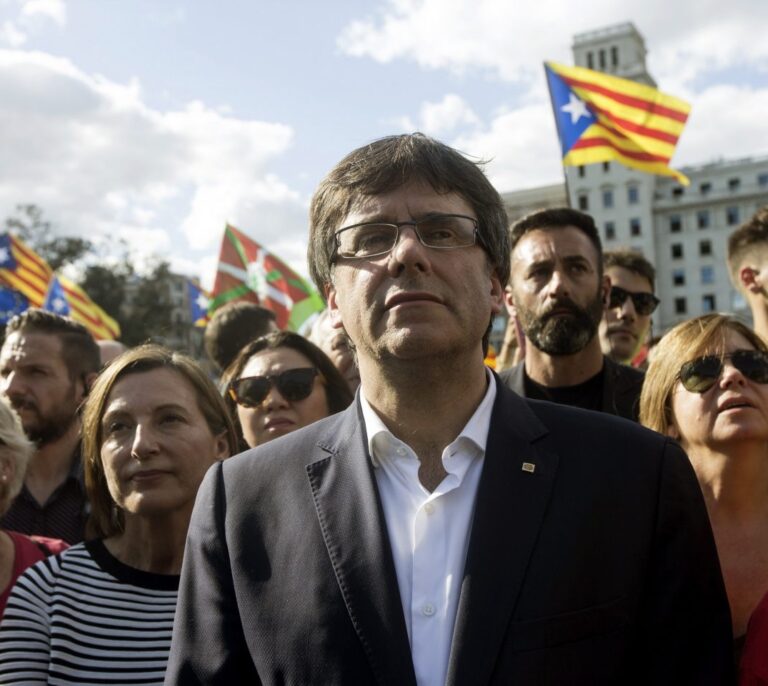Puigdemont niega que el TC pueda apartarlo y se ofrece a negociar con Rajoy