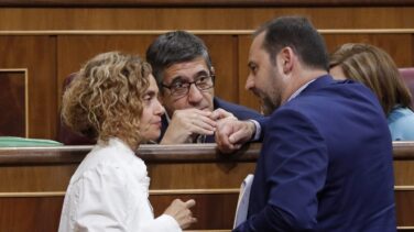 El PSOE se rompe en el Congreso por el apoyo institucional al Gobierno en la crisis catalana