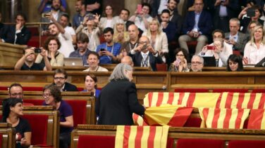Iglesias pide a la diputada de Podem que quitó las banderas de España del Parlament que pida perdón
